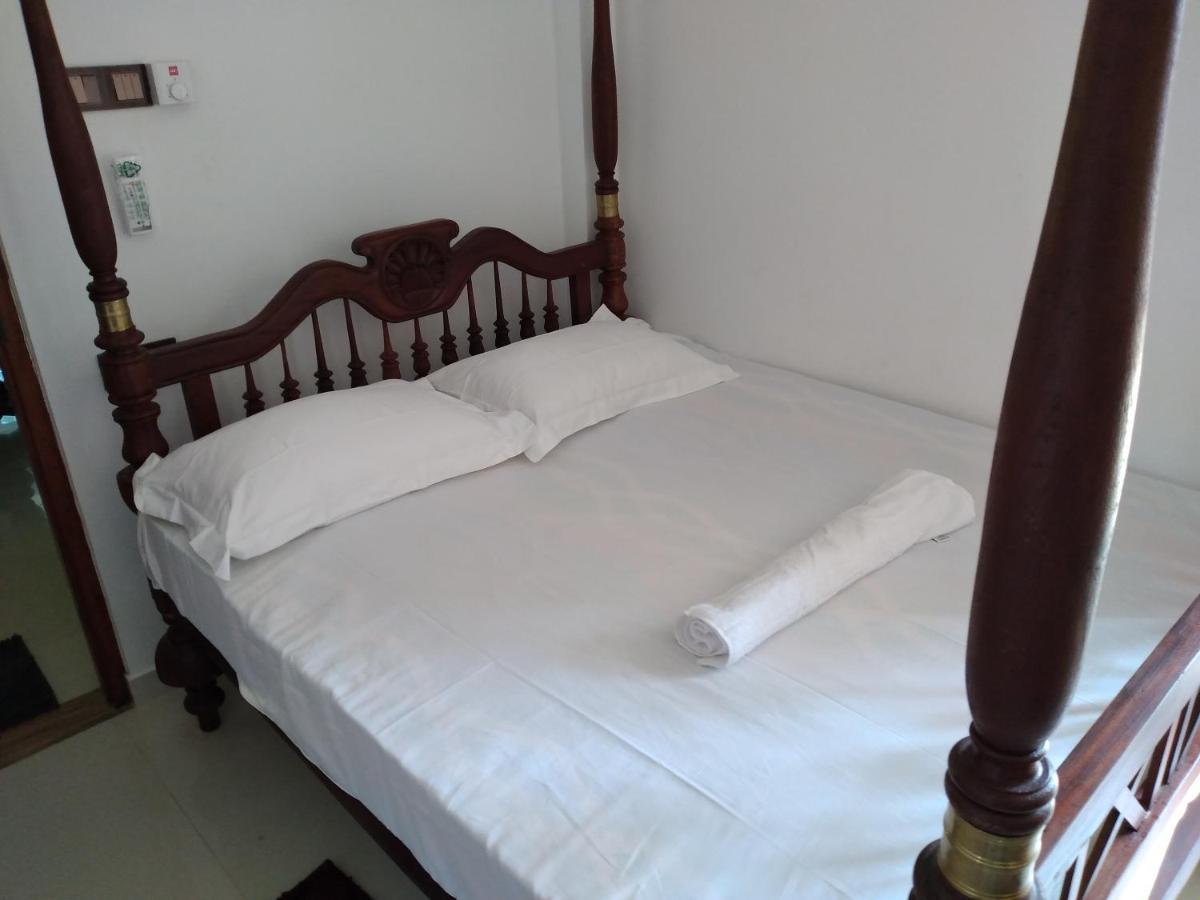 Golden Villa Ambalangoda  Buitenkant foto