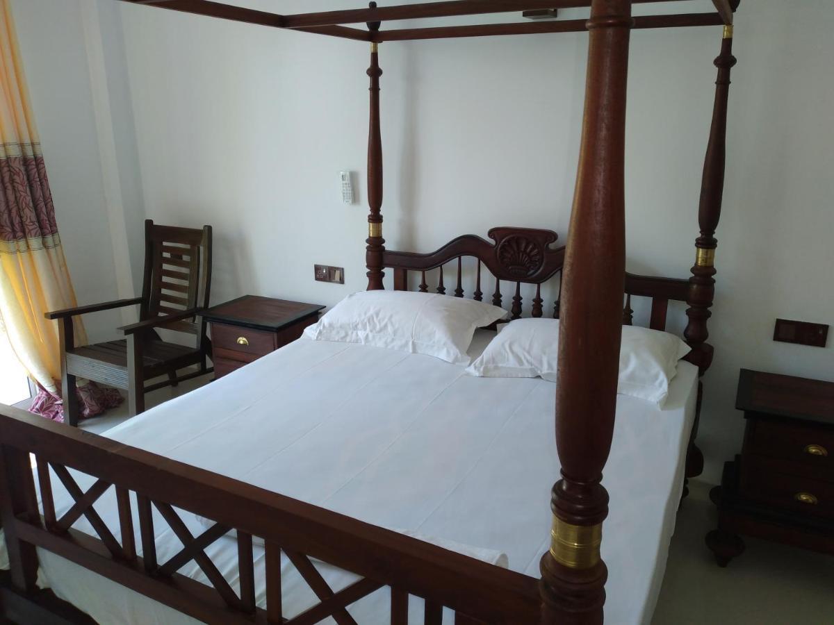 Golden Villa Ambalangoda  Buitenkant foto